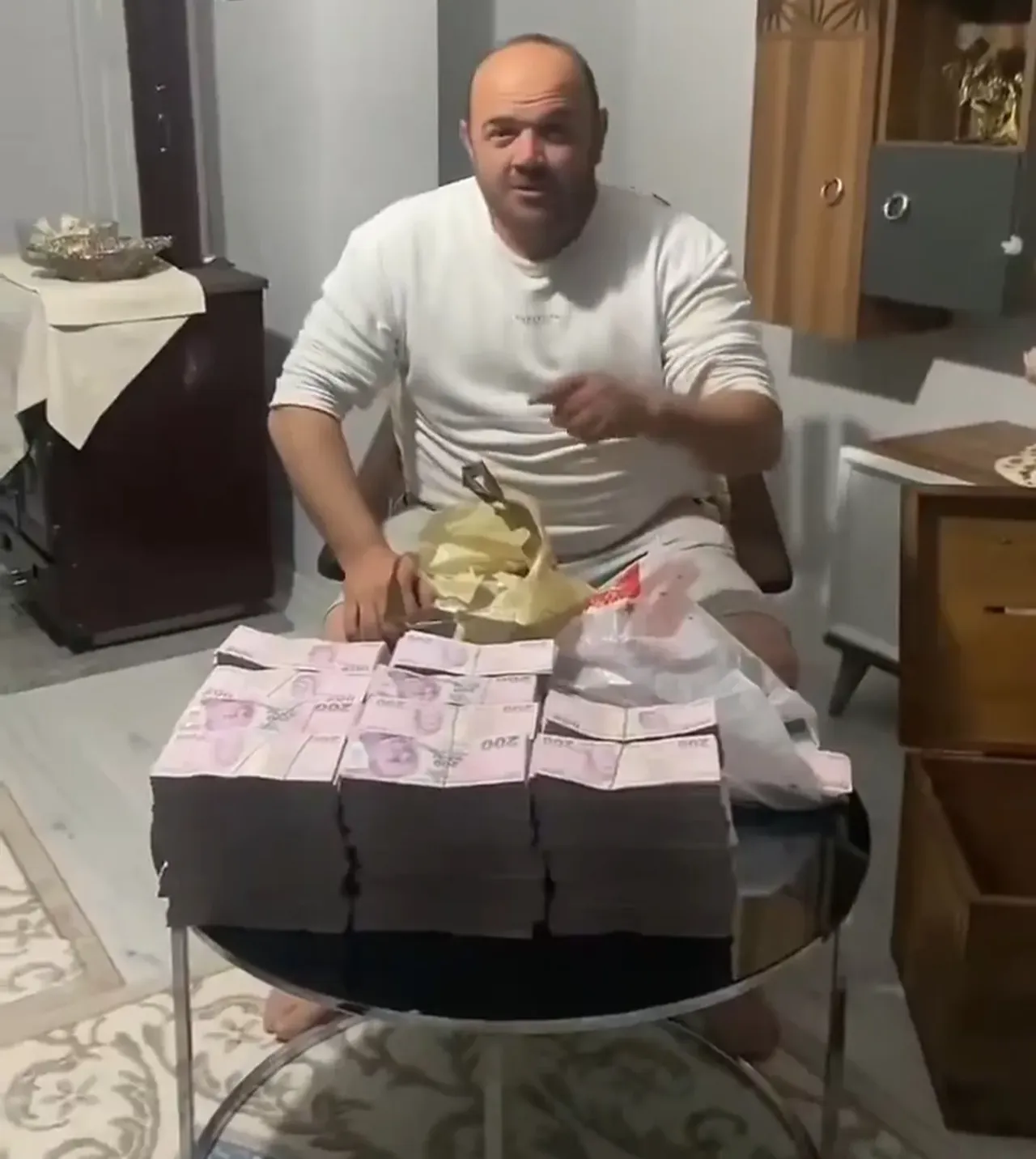 Kurbanlıkların hepsini sattı! ‘Kazanç yok’ diyenlere balya balya paralarla cevap verdi