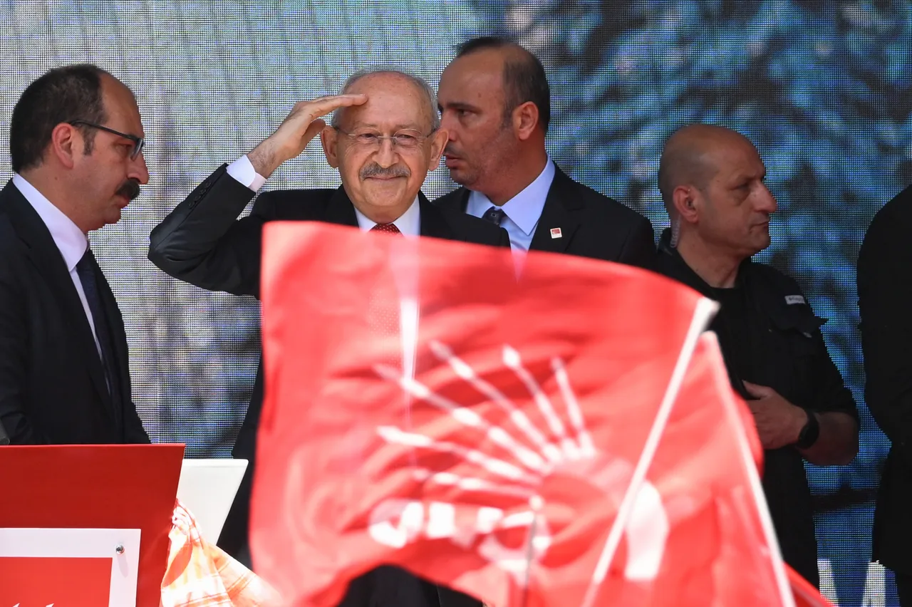 Siyasette tarihi gün! Kemal Kılıçdaroğlu 2,5 yıl sonra CHP Genel Merkezi'nde kürsüde: Özür diliyorum, beni affedin