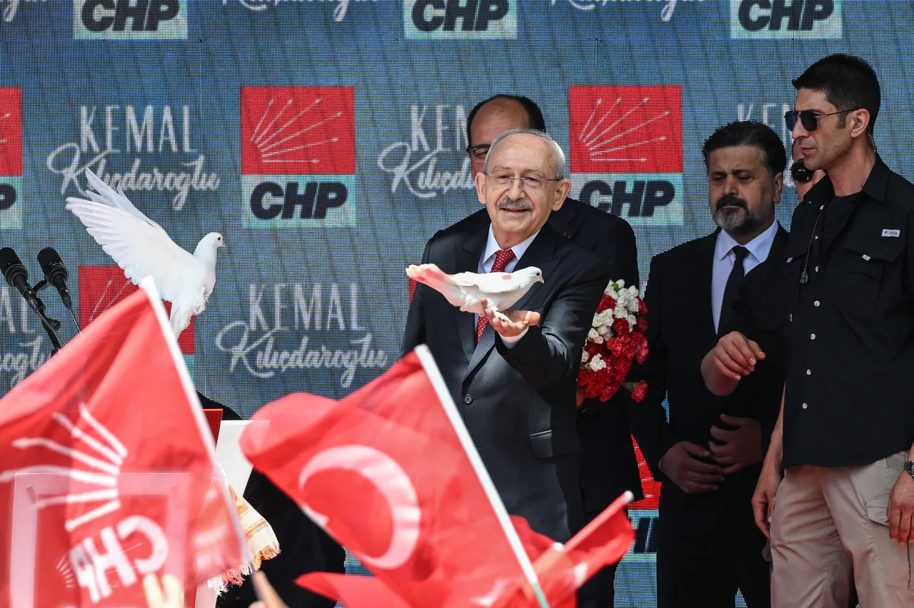 Siyasette tarihi gün! Kemal Kılıçdaroğlu 2,5 yıl sonra CHP Genel Merkezi'nde kürsüde: Özür diliyorum, beni affedin