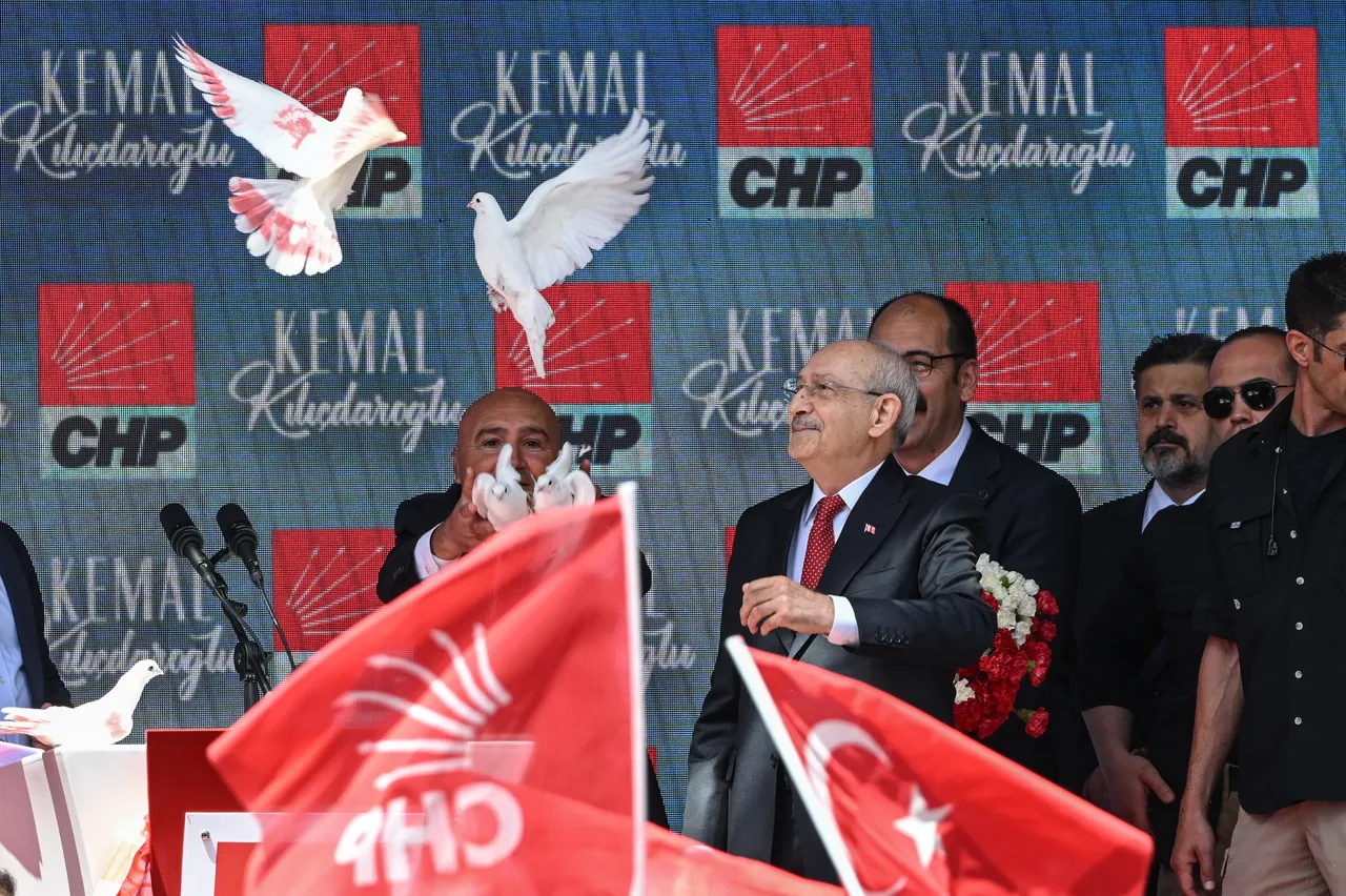 Siyasette tarihi gün! Kemal Kılıçdaroğlu 2,5 yıl sonra CHP Genel Merkezi'nde kürsüde: Özür diliyorum, beni affedin