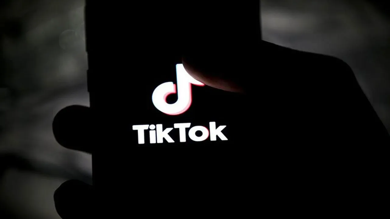 TikTok'ta skandal görüntüler! 11 yaşındaki kızının müstehcen görüntülerini paylaşan anneye gözaltı