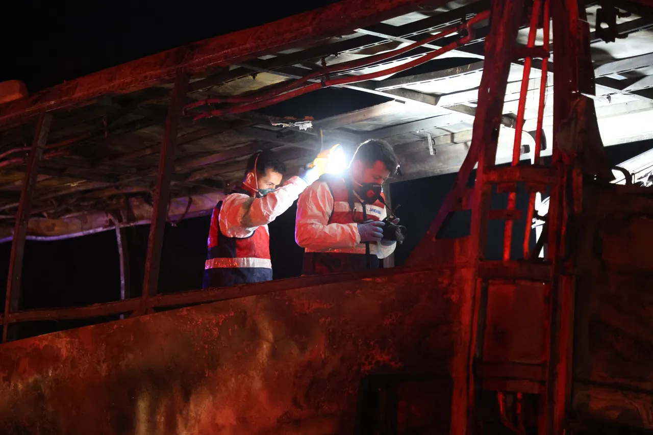 Denizli'de feci kaza! Bariyere çarpıp yanan otobüste 1'i bebek 8 kişi can verdi