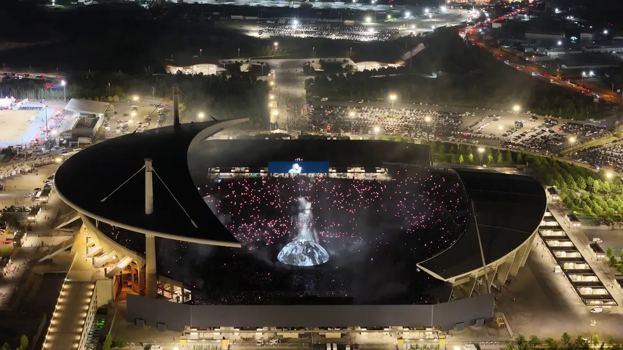 Kanye West konserinde ürünleri yok sattı! 1.000 TL’lik çoraplar bile kapışıldı