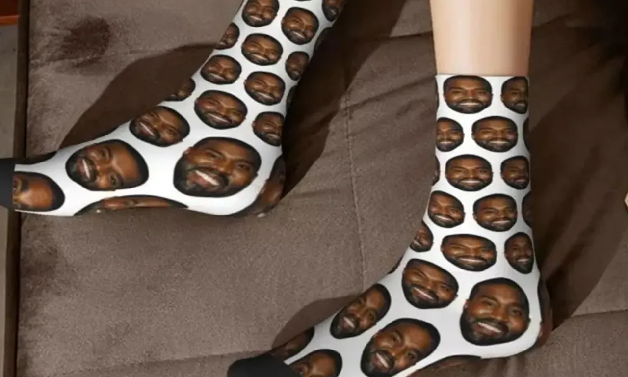 Kanye West konserinde ürünleri yok sattı! 1.000 TL’lik çoraplar bile kapışıldı