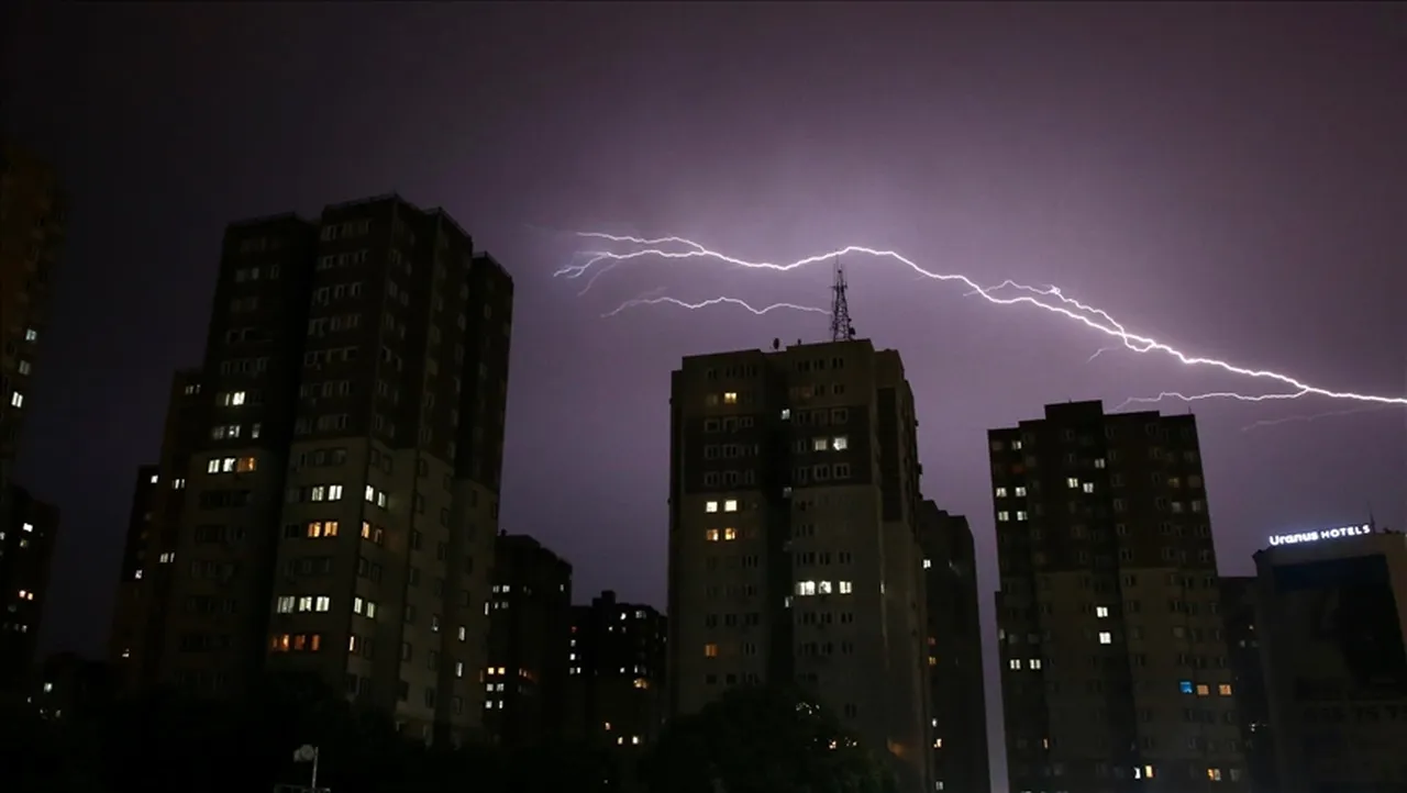 Meteoroloji saat vererek uyardı! 8 ilde gök gürültülü sağanak yolda