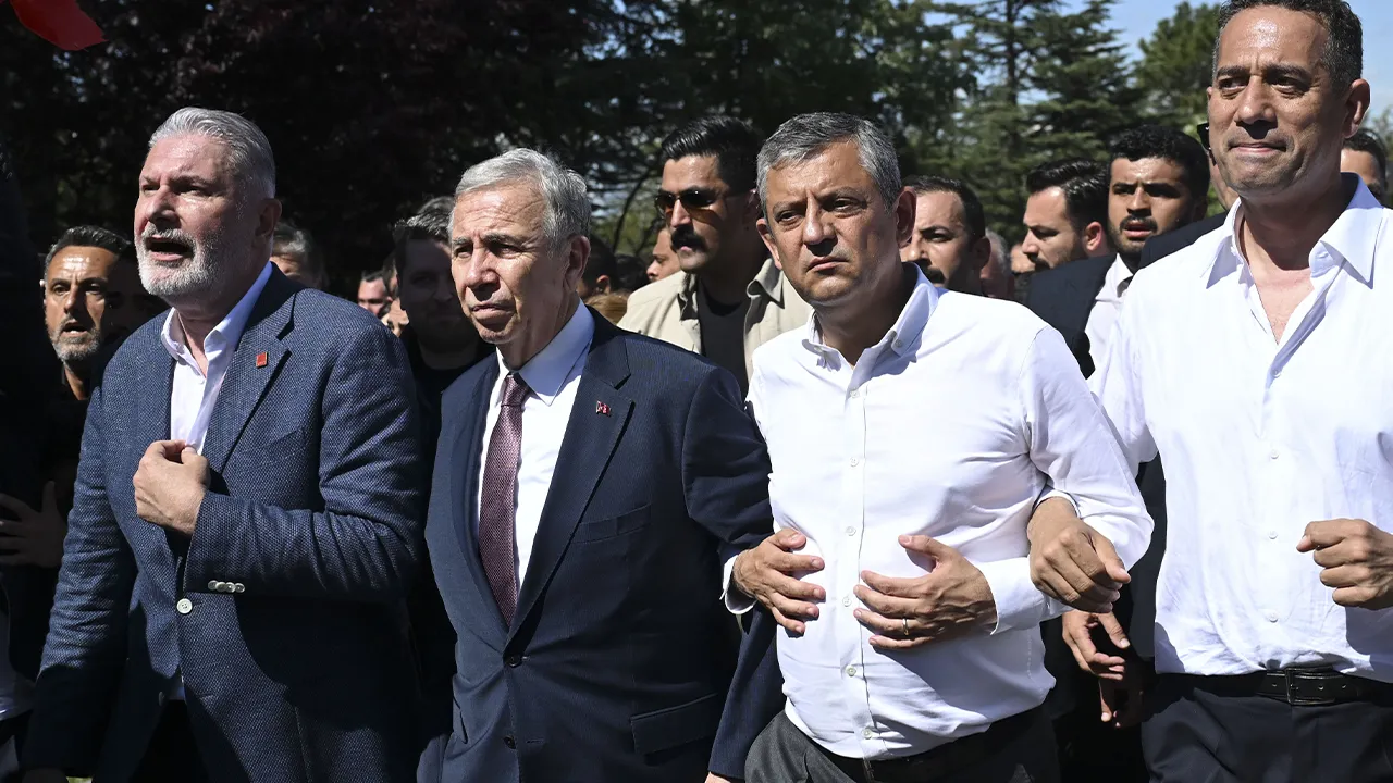 Özgür Özel, Güvenpark'ta konuştu: Delege fark etmeden gelin kurultay yapın