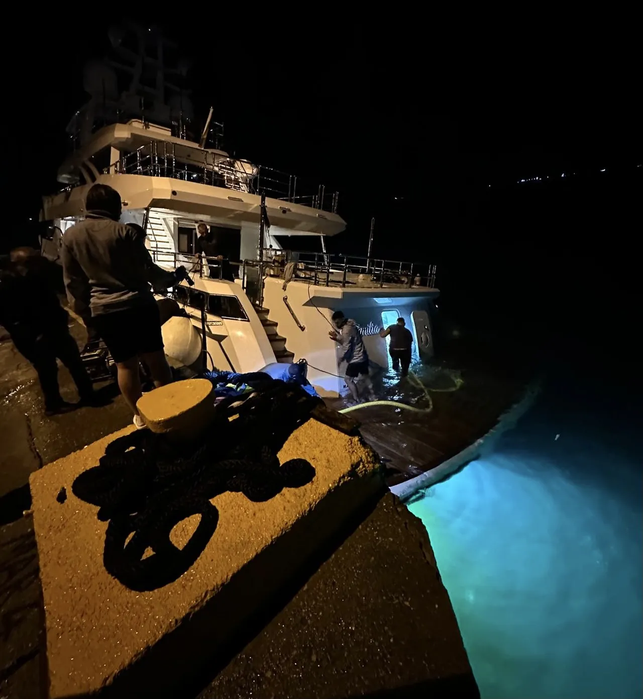 Sinop Limanı'nda su alan lüks yat batma tehlikesi geçirdi