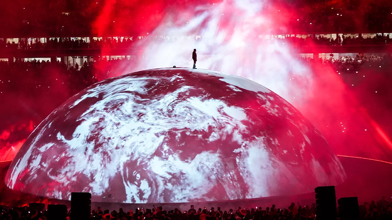 Ünlüler akın etti, stadyumlar doldu taştı: Andrea Bocelli ve Kanye West İstanbul'u salladı!