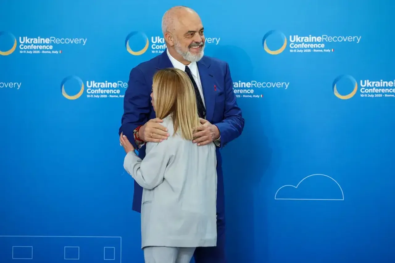 Arnavutluk lideri Edi Rama, Meloni karşısında yine protokolü bozdu! Çok konuşulacak kare
