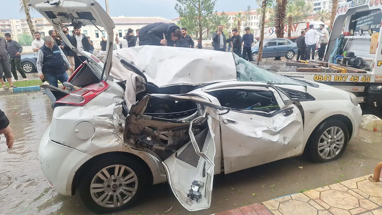 Fırtına, sağanak, dolu, hortum…4’ü birden vurdu! Şanlıurfa’da korkutan görüntü, evler savaş alanına döndü