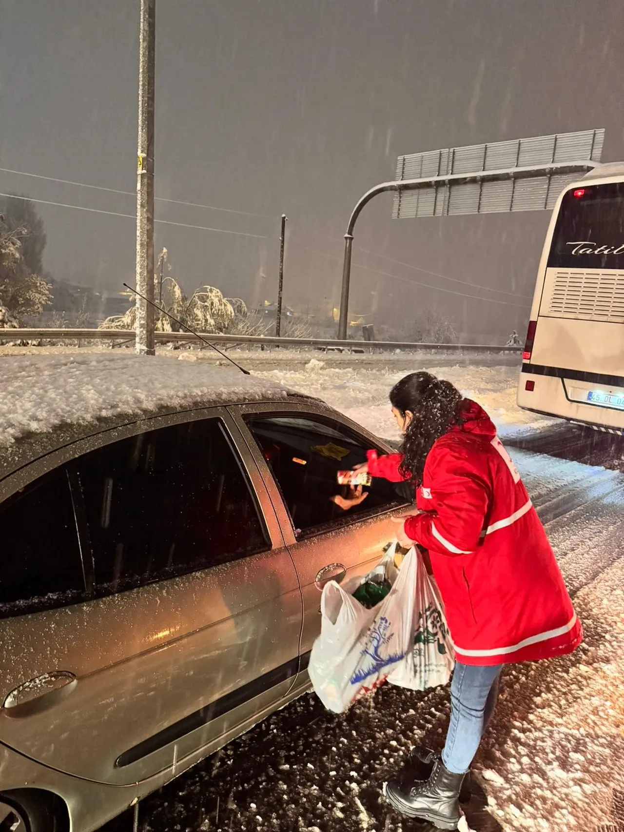 Gaziantep ve Şanlıurfa'nın ardından Afyonkarahisar'da eğitime 'kar engeli'... Baharın ortasında felaket tablosu