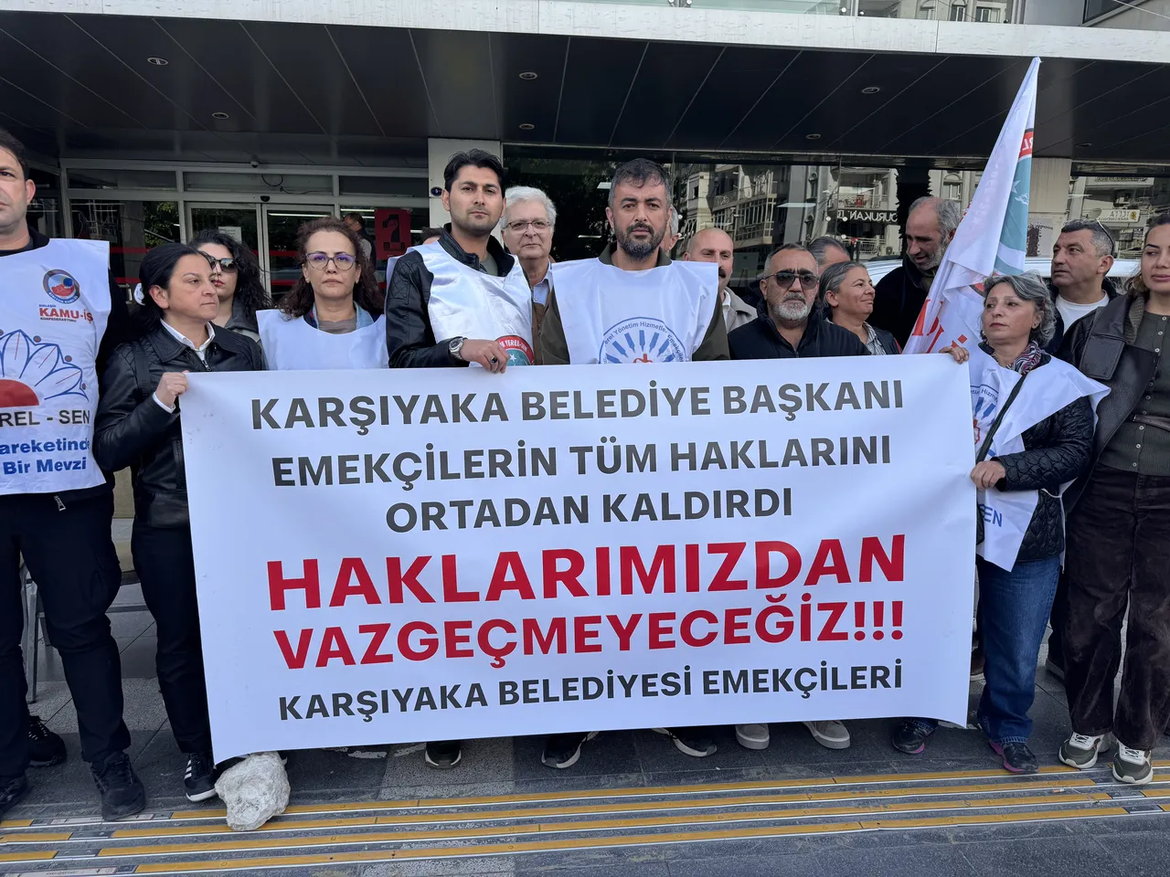 İzmirli belediyelerde isyan büyüyor! Karşıyaka'da da işçiler de ayaklandı