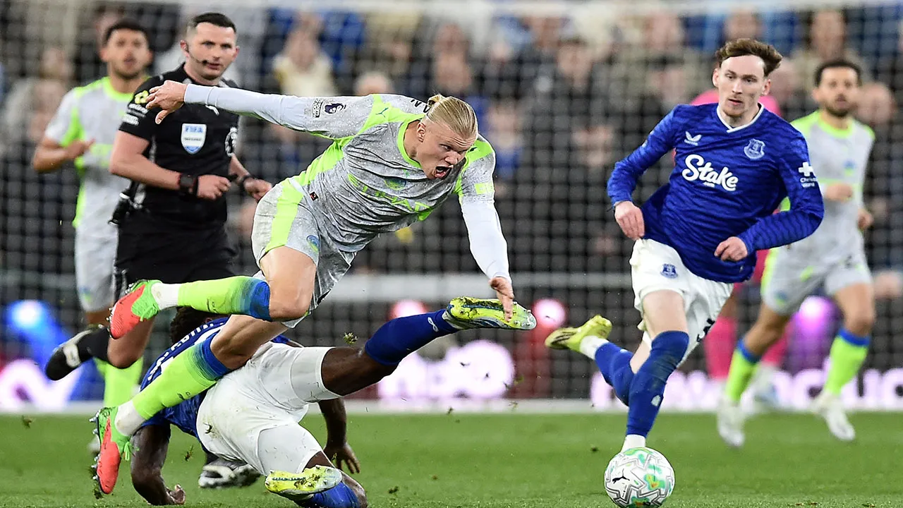 Manchester City, 6 gollü düelloda puanı 90+7'de kurtardı