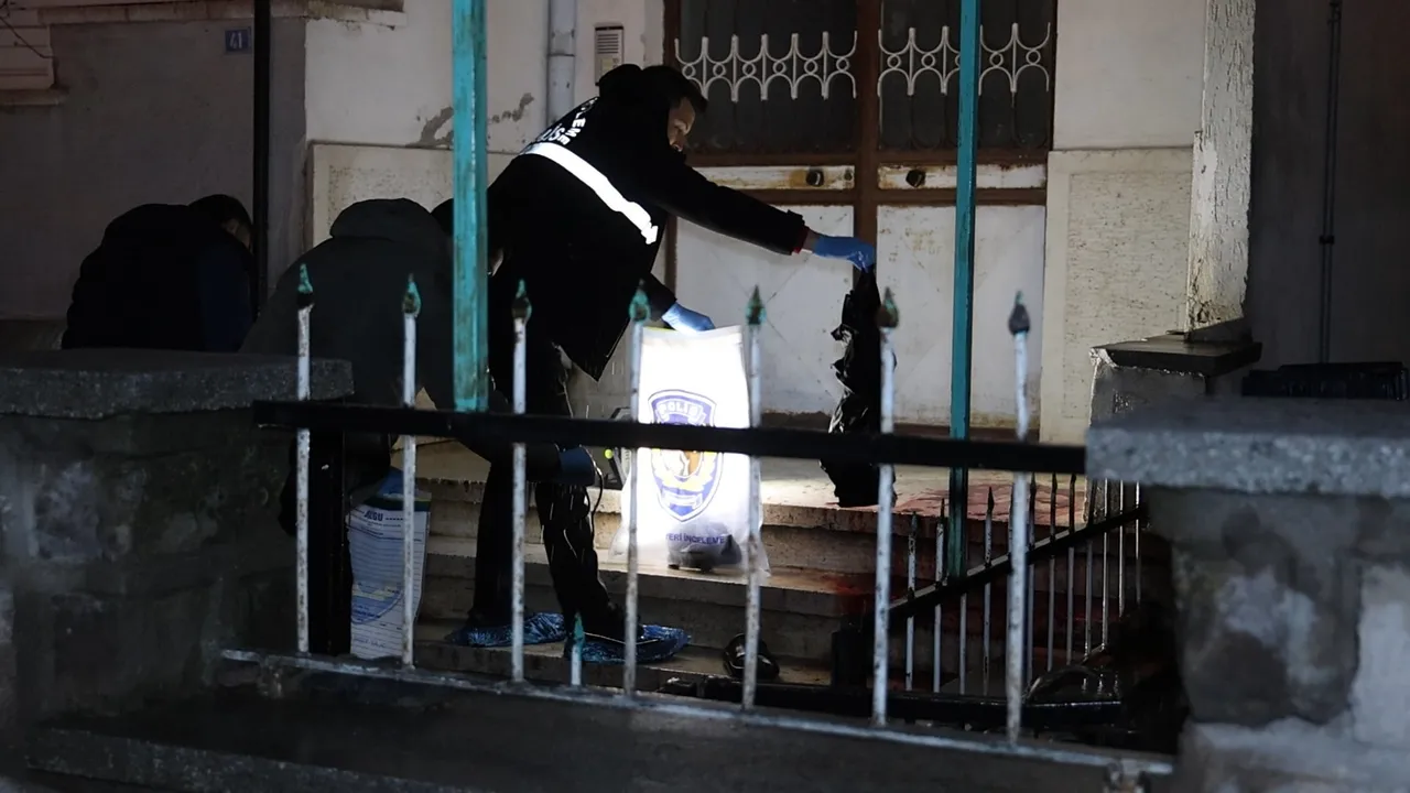 Nevşehir'de evlat dehşeti! Babasını bıçaklayıp arkasına bile bakmadan kaçtı