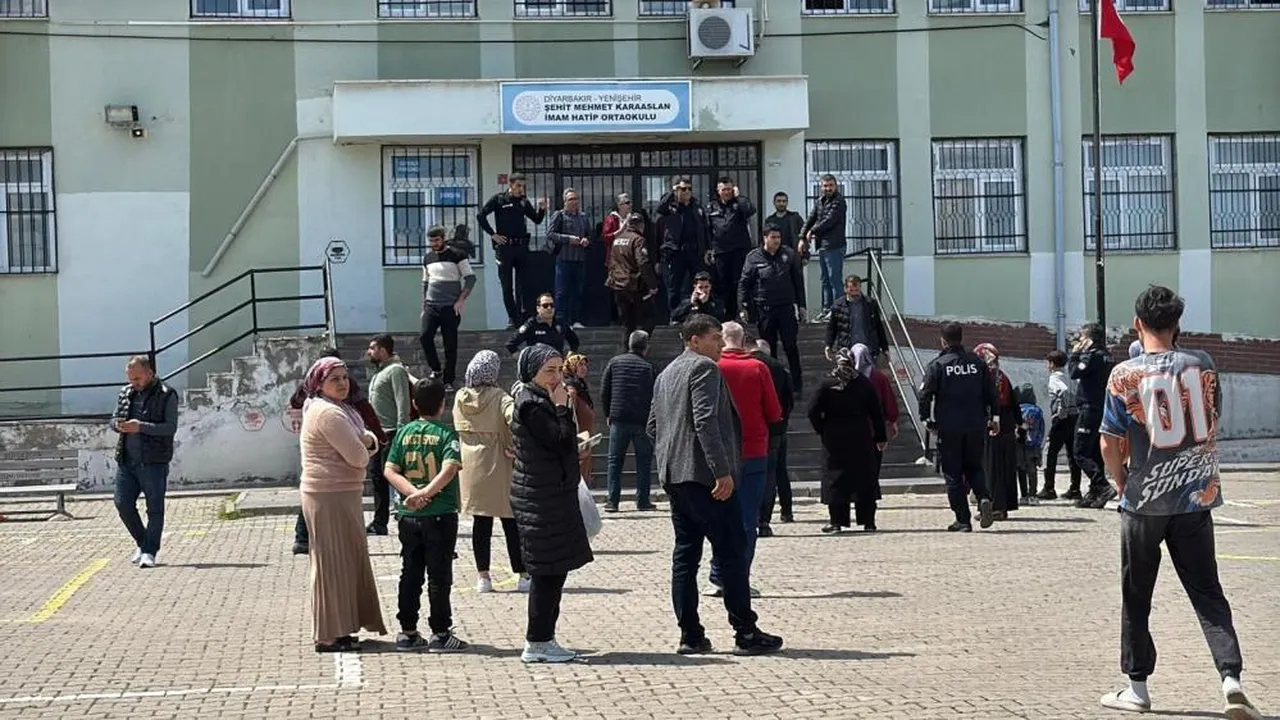 Diyarbakır'da okul çevresinde silah sesleri: Saldırgan yakalandı