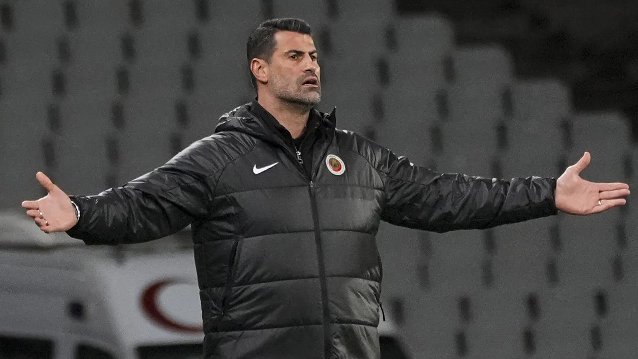 Volkan Demirel, kırmızı kartı basın toplantısında öğrendi