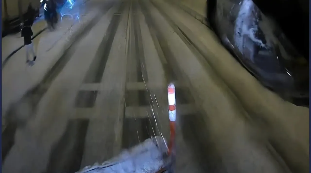 Yoğun kar yağışı ulaşımı vurdu! 3 kritik yol tırlara kapatıldı