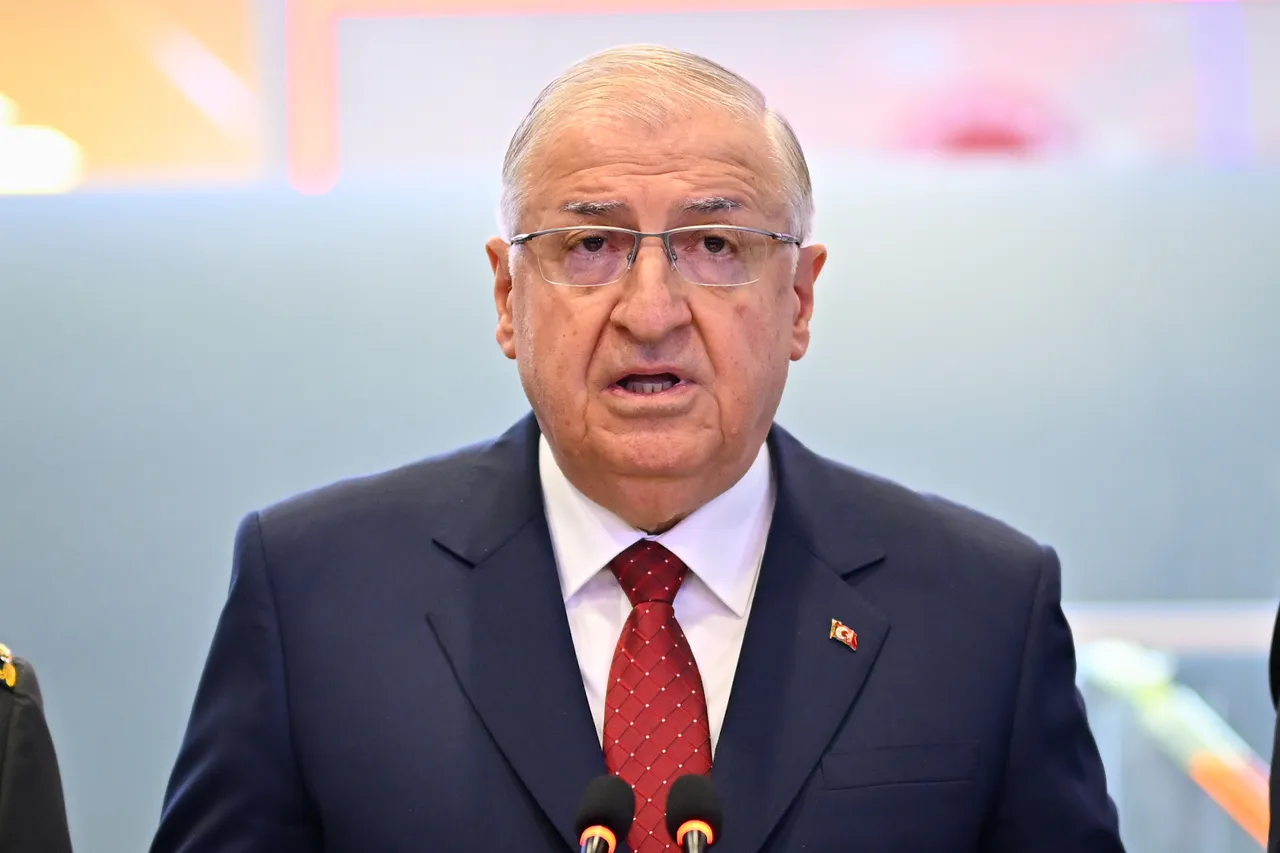 Milli Savunma Bakanı Yaşar Güler