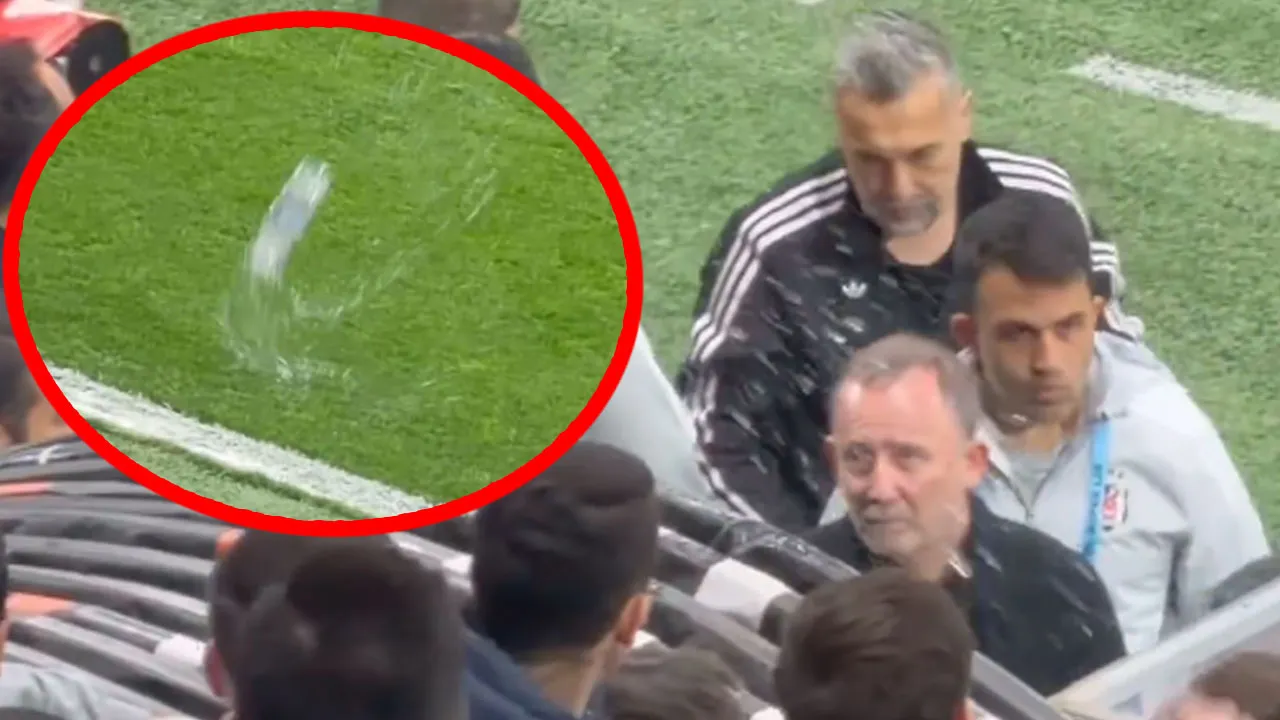 Beşiktaş'ta istifa depremi: Sergen Yalçın'a su şişesi fırlatıldı