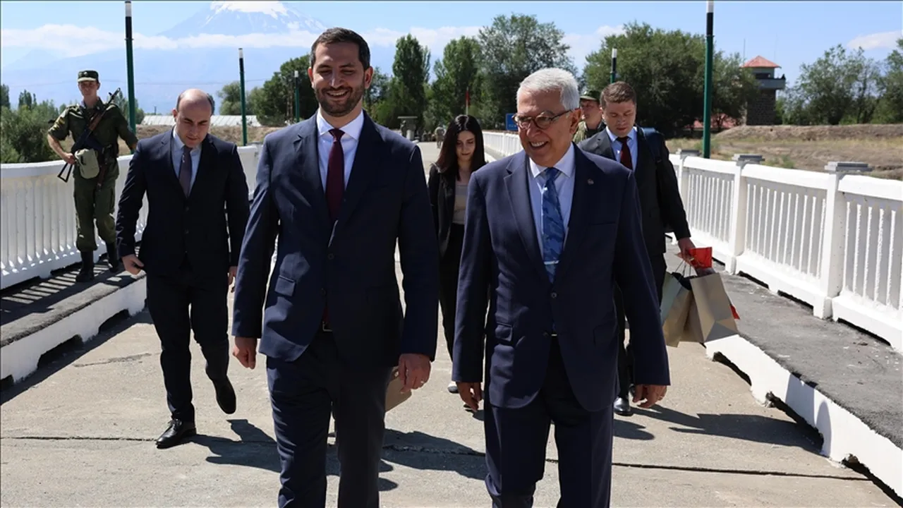 Dünyanın beklediği haberi Büyükelçi Serdar Kılıç duyurdu: Sınırları açabiliriz