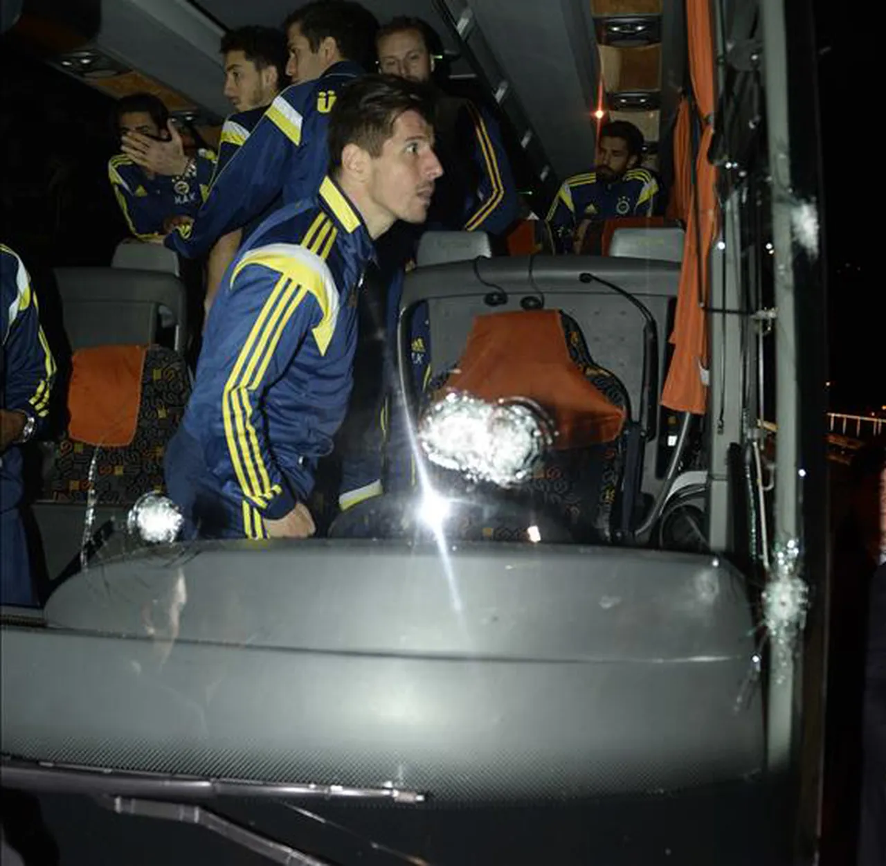 Fenerbahçe -Çaykur Rizespor maçının ardından sarı-lacivertli kafileyi taşıyan otobüs Sürmene'de pompalı tüfekli saldırıya uğramıştı.
