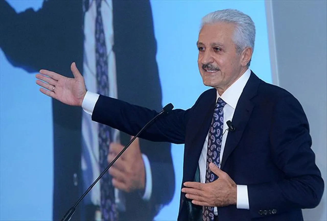 Mehmet Ali Aydınlar, 5 yıl Fenerbahçe Kulübü Yönetim Kurulu Üyeliği yaptı.