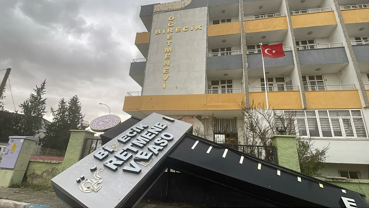 Gaziantep ve Şanlıurfa'yı vuran "süper hücre"nin yaraları sarılıyor! İki kente 150 milyon TL gönderildi