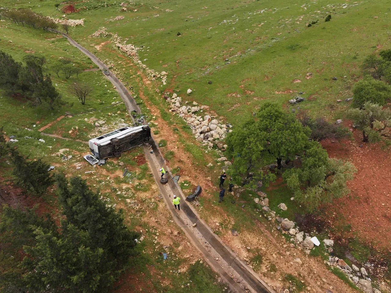Gaziantepte işçi servisi devrildi! Yaralılar var