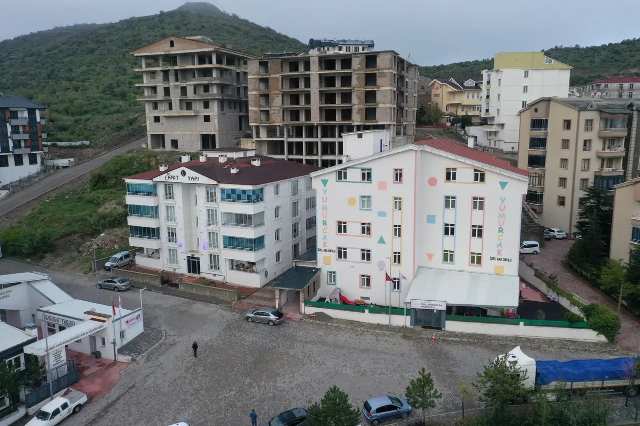 Gece neye uğradıklarını şaşırdılar! 'Bina üzerimize yıkıldı sandım'