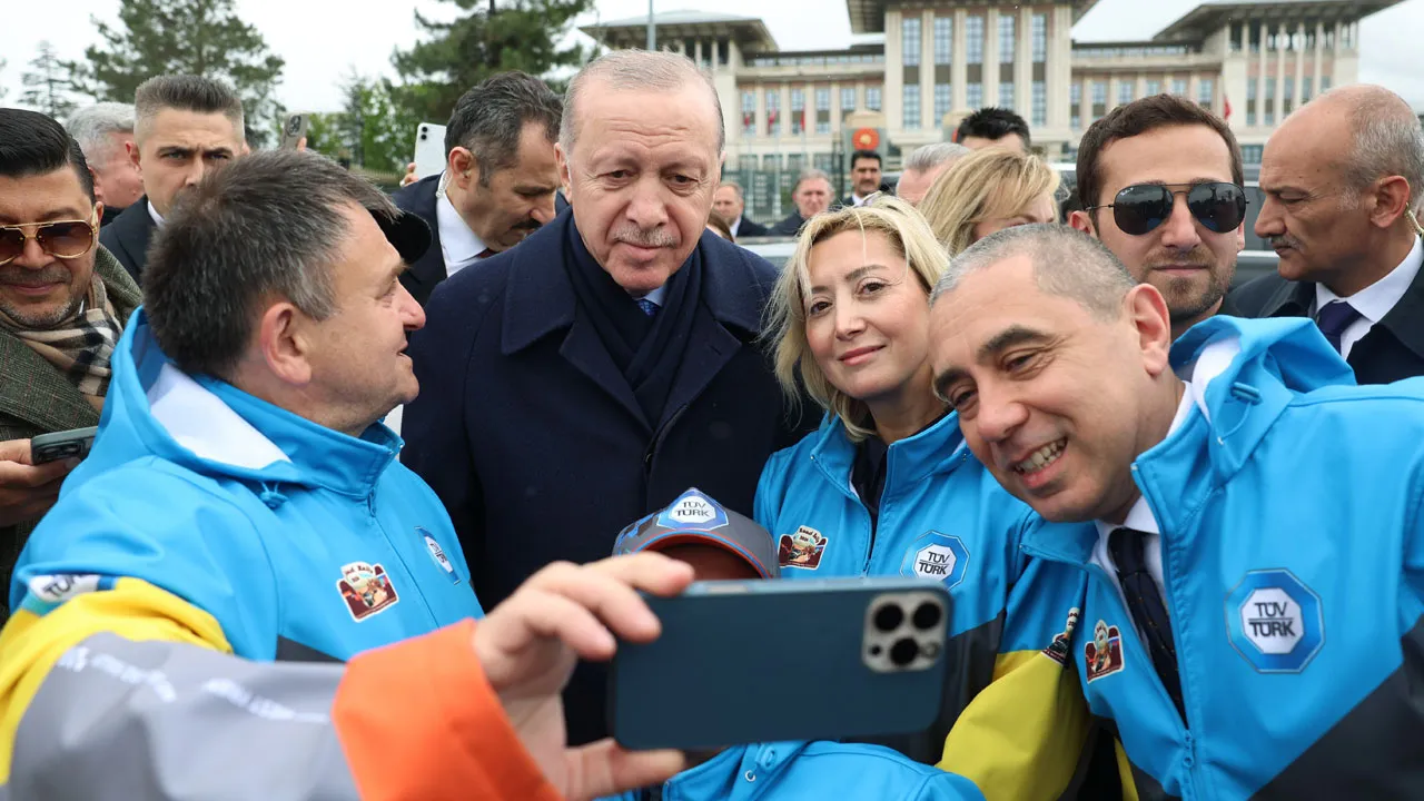 Halkın en güvendiği lider yine Erdoğan
