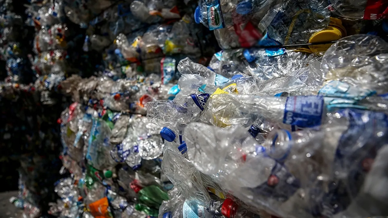 İstendiğinde kendini yok eden plastik geliştirildi: Mikroplastik bile kalmıyor!