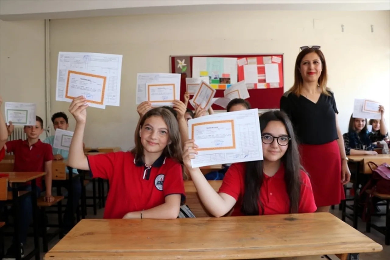 Karne günü ne zaman, okullar ne zaman kapanacak? 2026 yaz tatili için geri sayım başladı