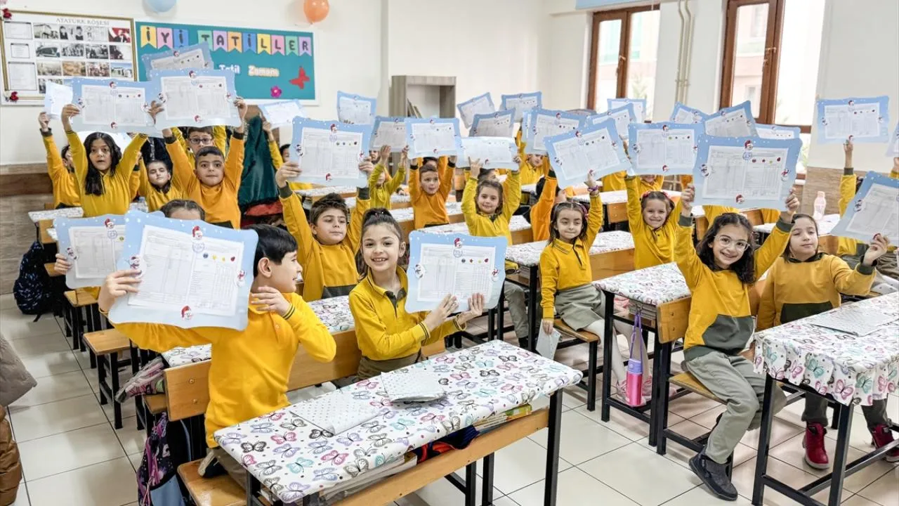 Karne günü ne zaman, okullar ne zaman kapanacak? 2026 yaz tatili için geri sayım başladı