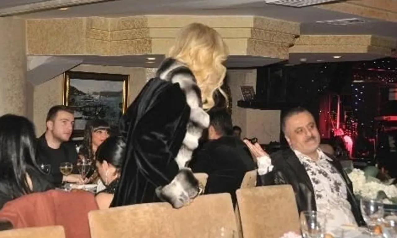 Seda Sayan’dan yıllar sonra Erol Köse itirafı… “Güzel dövdüm onu” diyerek anlattı