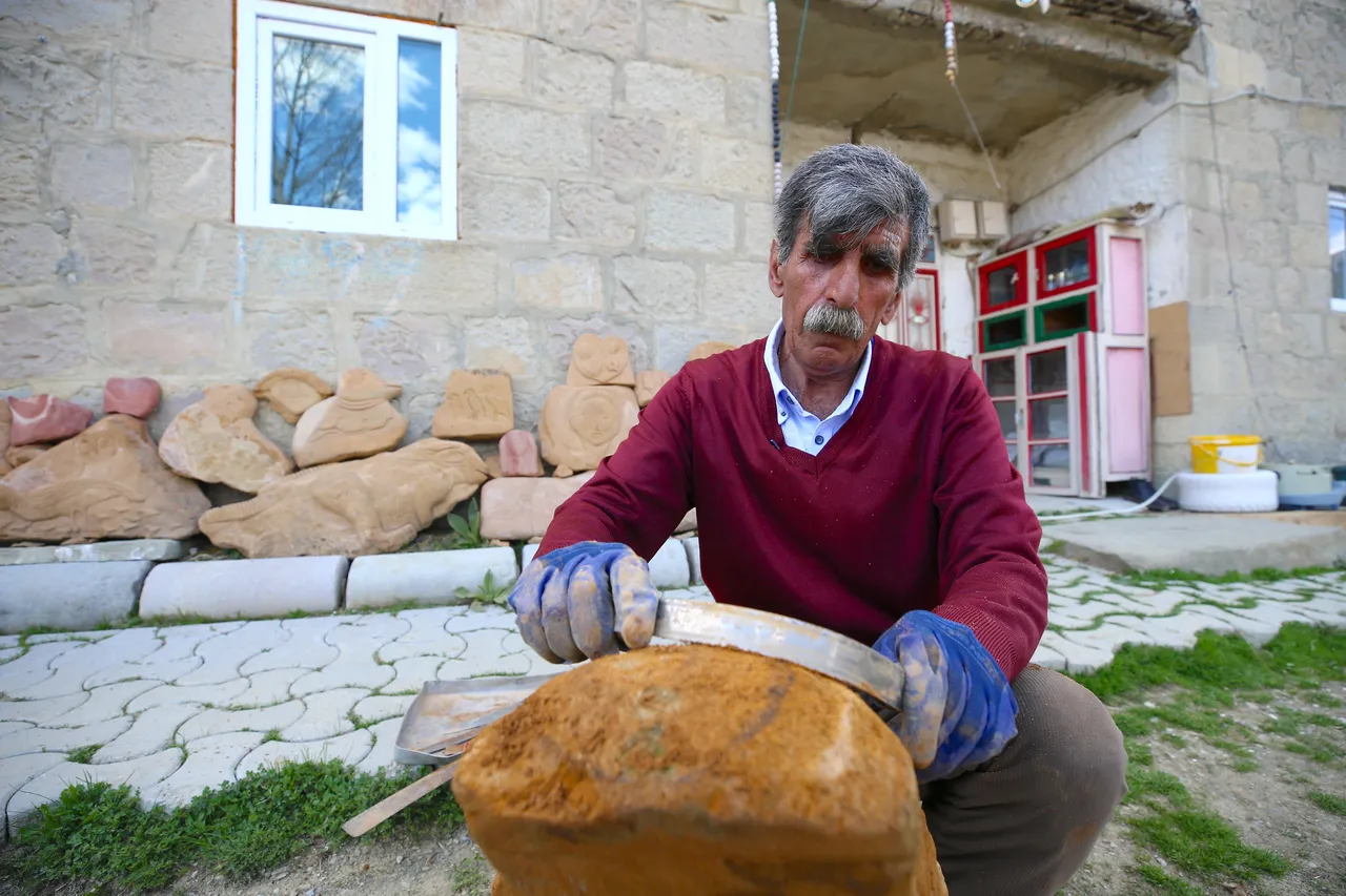 41 yıllık eşinden ilk kez ayrı kaldı, eve dönen kadın şoka girdi! ‘Kendini taşlara vurmuş’