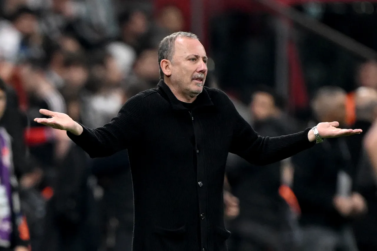 Sergen yalçın yönetimindeki Beşiktaş, Süper Lig'de bitime 2 hafta kala 59 puanla 4'üncü sırada yer alıyor.