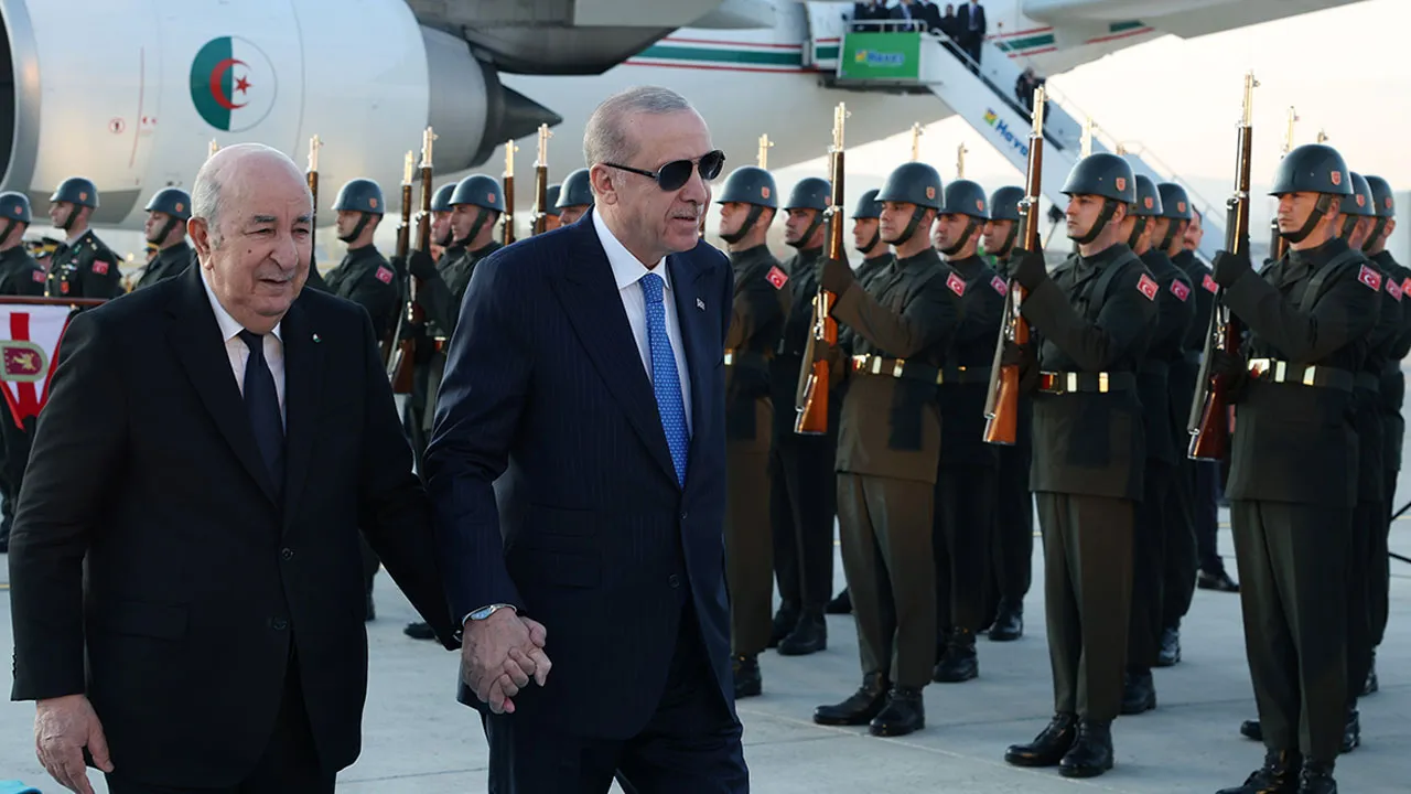 Erdoğan, Cezayir Cumhurbaşkanı resmi törenle karşıladı