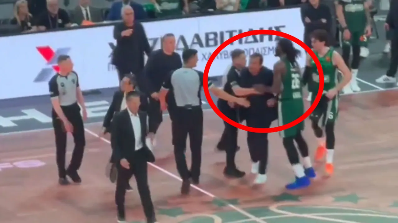 Ergin Ataman çılgına döndü: Rakibinin üzerine yürüdü, ihraç edildi