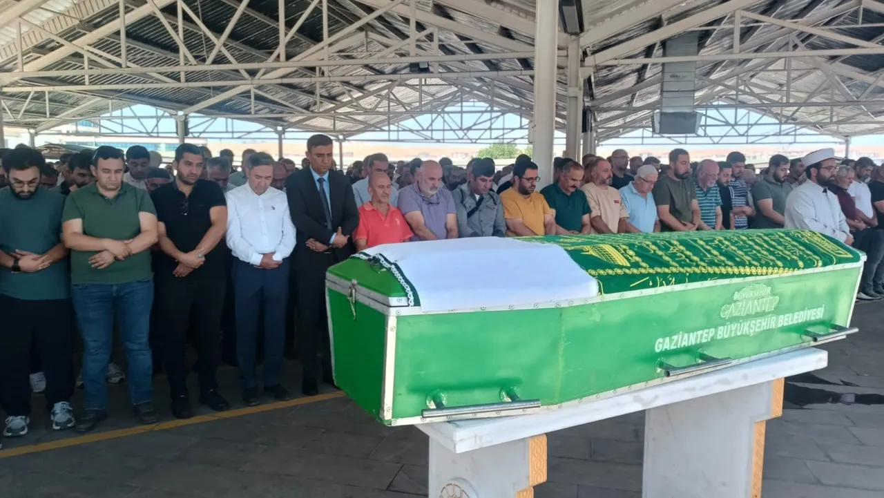 Gaziantepte üçüncü kattan düşmüştü! Emel Akbaş Bayhan’ın şüpheli ölümünde takipsizlik kararı
