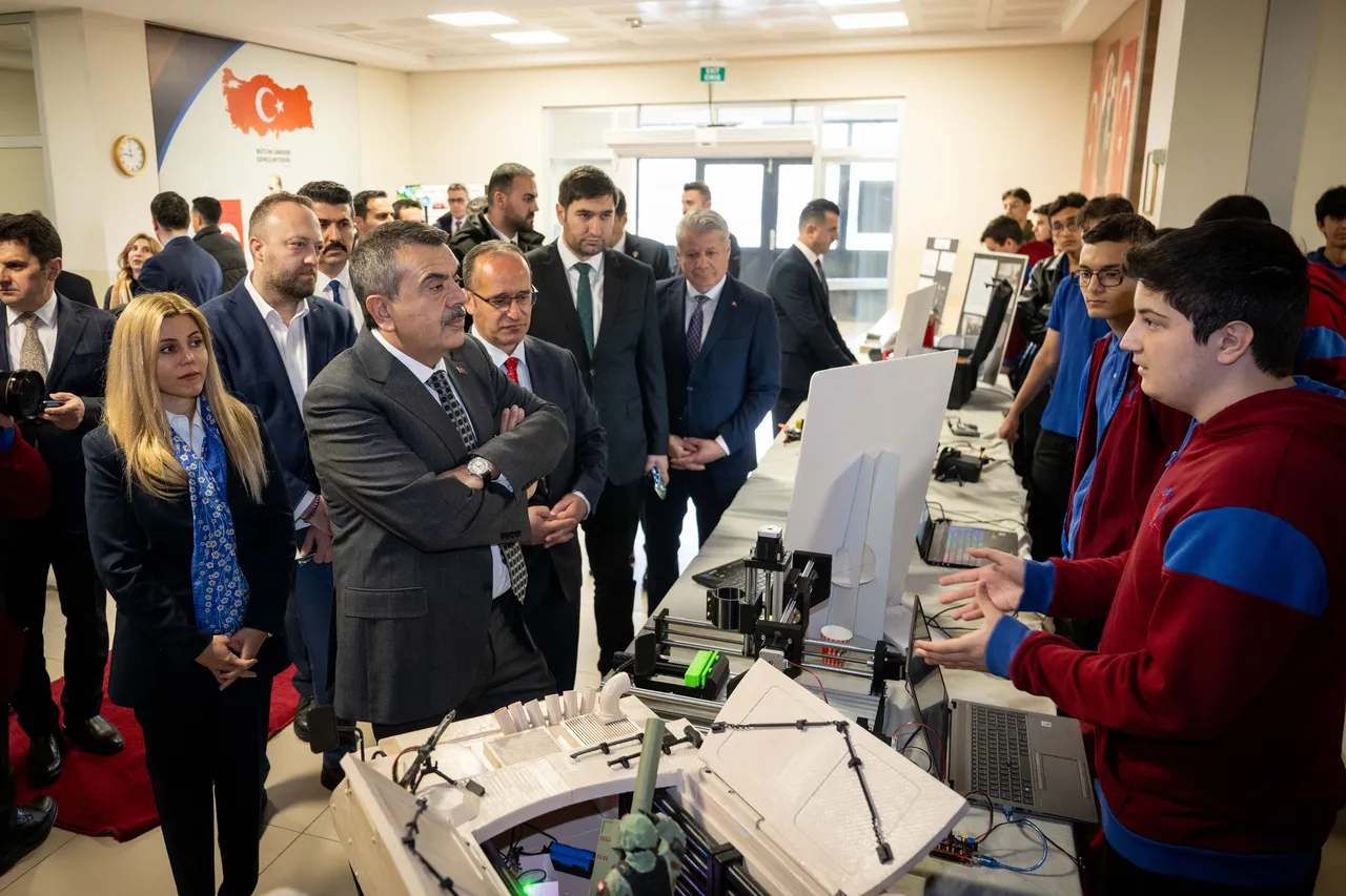 'Mesleki eğitimde OECD standardını yakaladık' diyen Bakan Tekin, sektöre seslendi: Devlet versin peki ya siz?