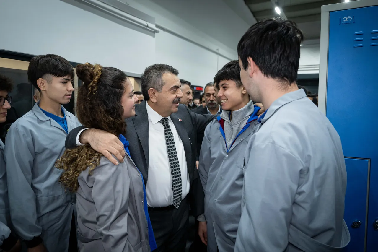 'Mesleki eğitimde OECD standardını yakaladık' diyen Bakan Tekin, sektöre seslendi: Devlet versin peki ya siz?