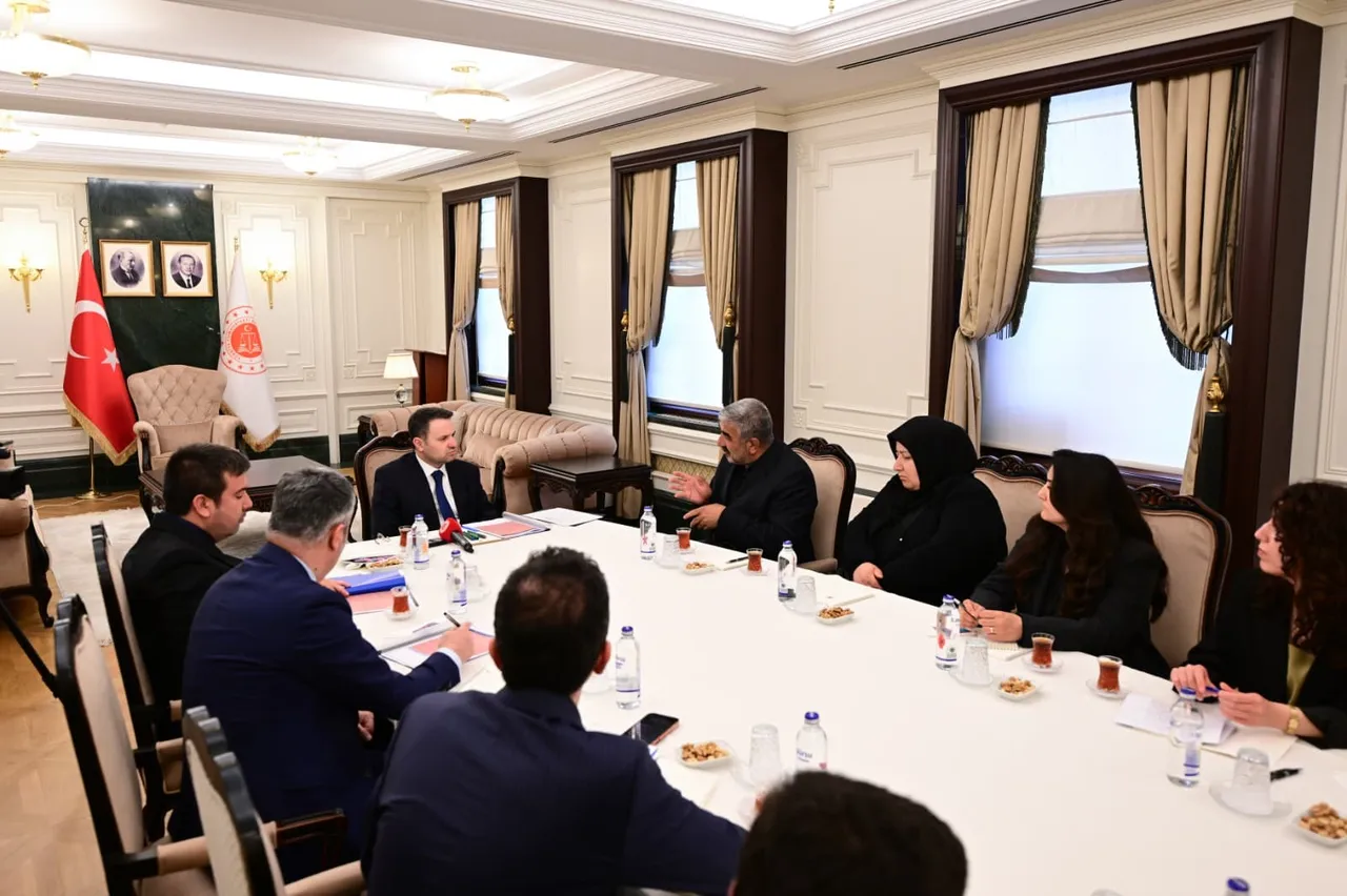 Rojin Kabaiş'in telefonu incelenmek üzere Çin'e gönderilecek! Bakan Gürlek acılı aileyi kabul etti
