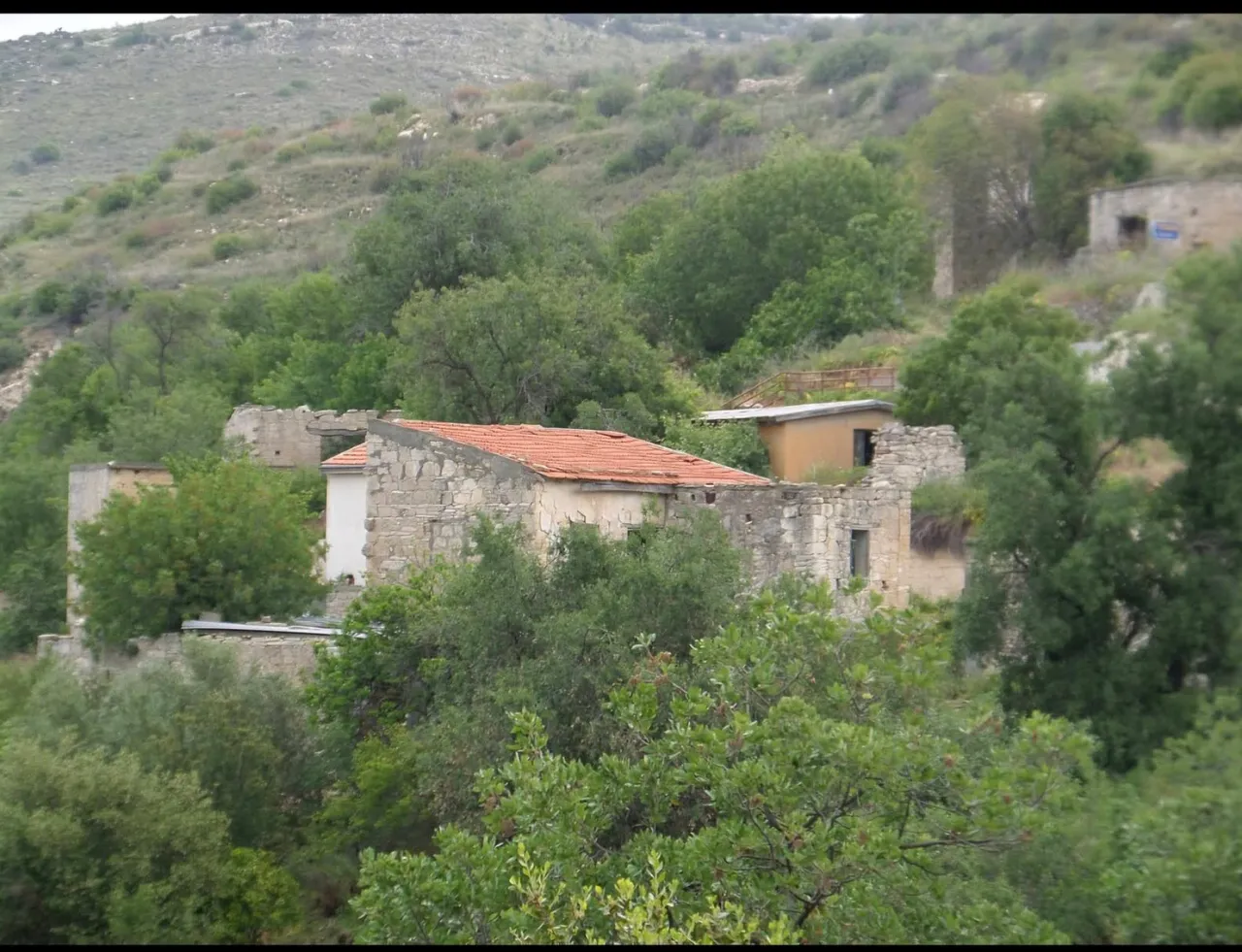 Rumlar köylerine giremiyor! Güney Kıbrıs'ta İsrail işgali