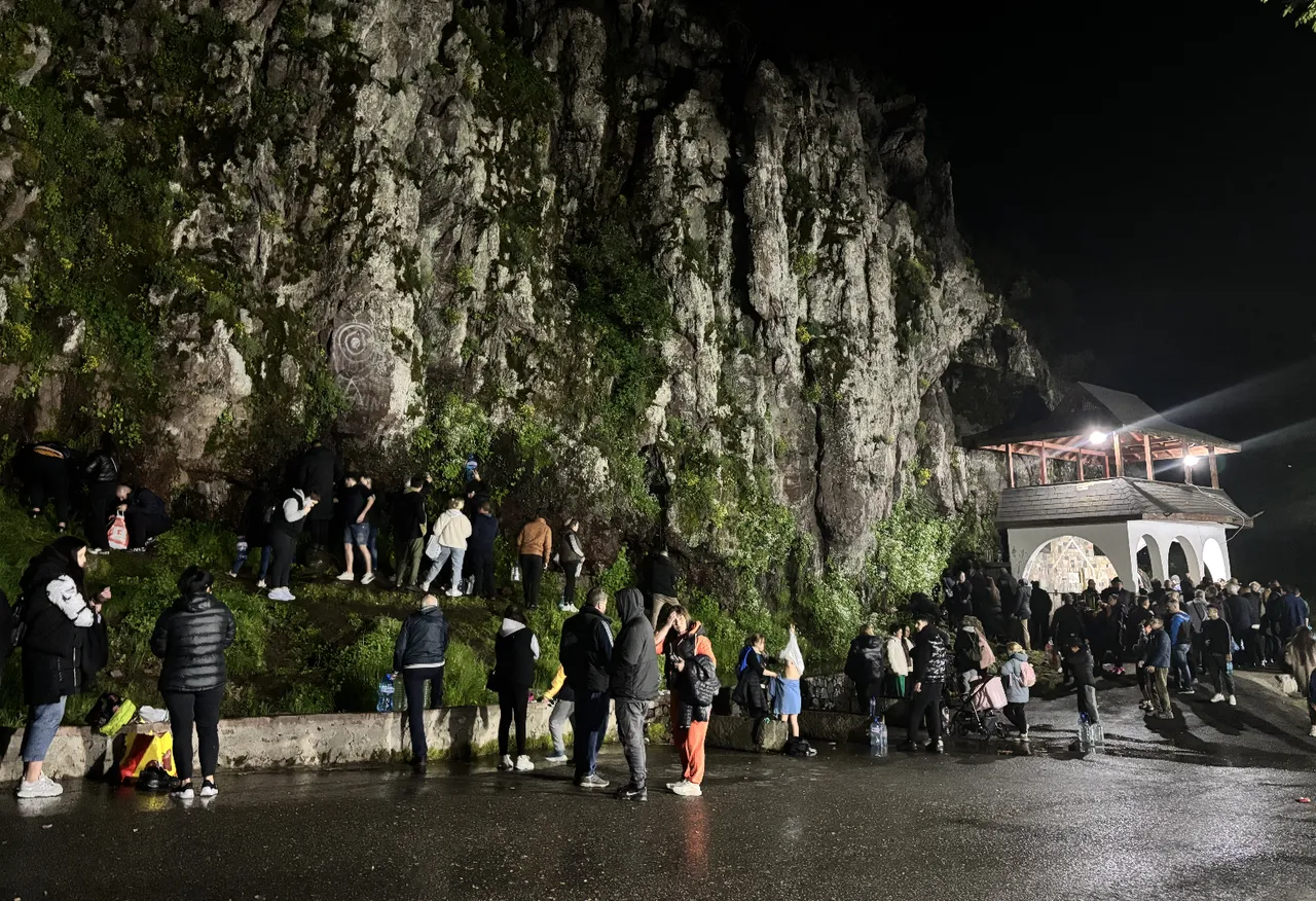 Türkiye’den de akın var! Dambalı Dağı’na şifalı su yoğunluğu
