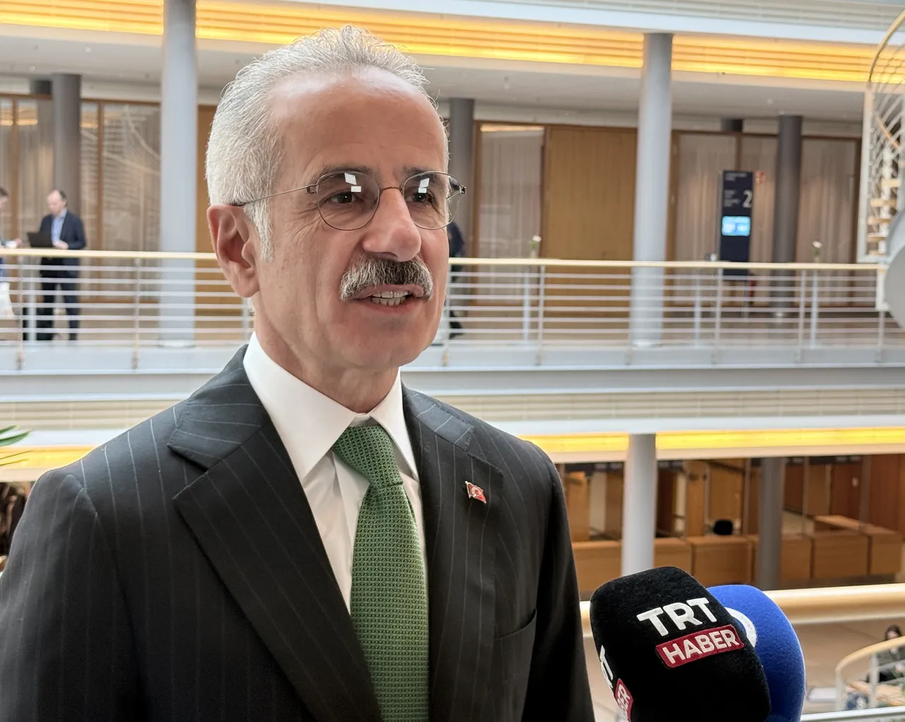 Uçak yakıtı krizi Türkiye’yi etkiler mi? Bakan Uraloğlu net konuştu: Ülkemizde böyle bir problem yok