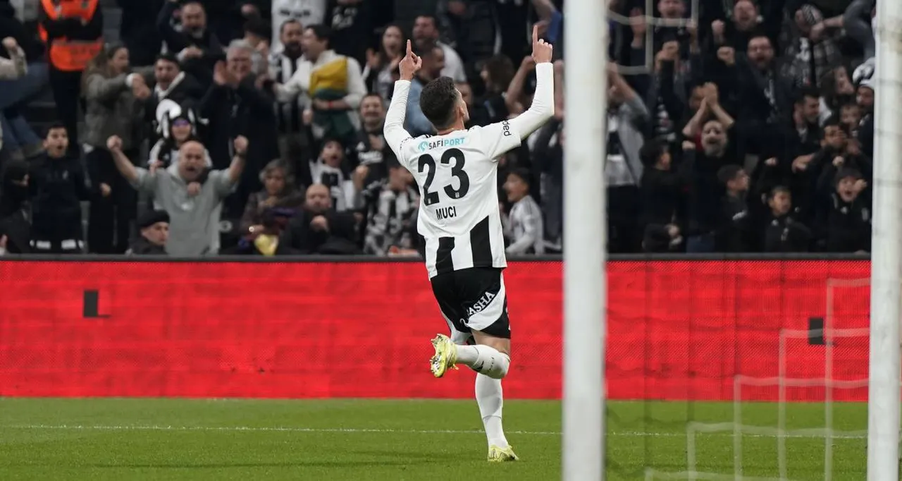 Güncel piyasa değeri 11 milyon euro olan Ernest Muçi'nin, Beşiktaş ile 2027'ye kadar mukavelesi bulunuyor.