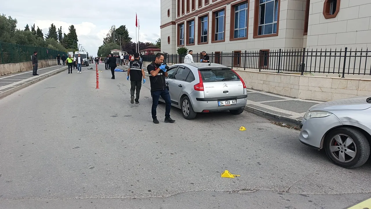 Adliye önünde kurşun yağmuruna tuttu! Yalova'daki kan donduran cinayetin görüntüleri ortaya çıktı
