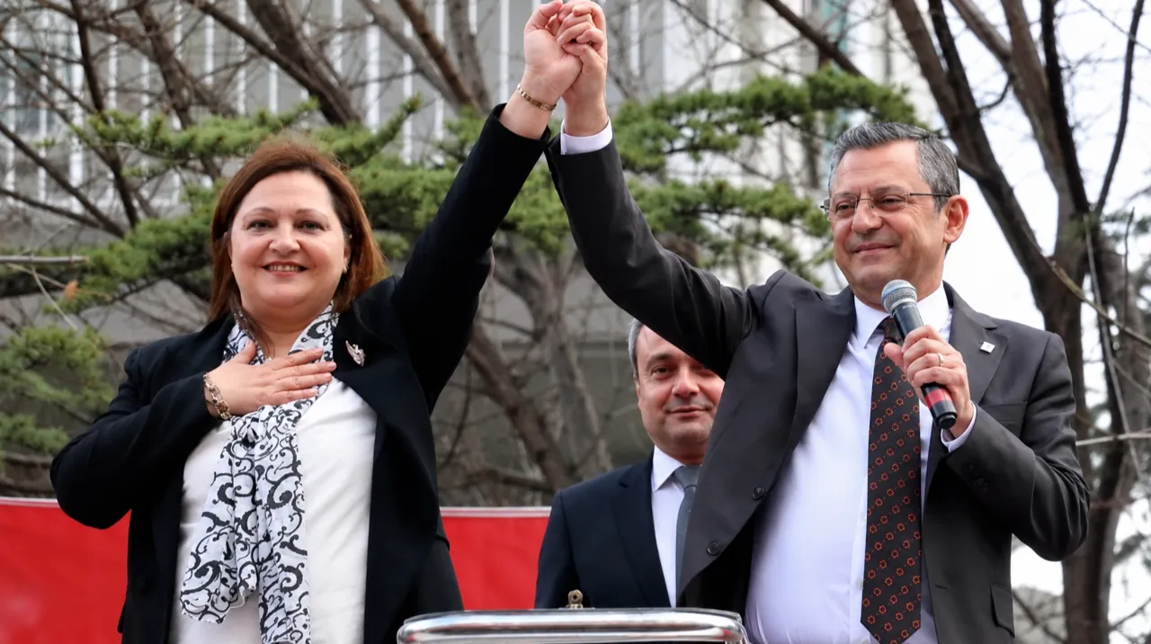 AK Parti'ye geçeceği iddia ediliyordu! CHP'den 'Burcu Köksal' açıklaması geldi