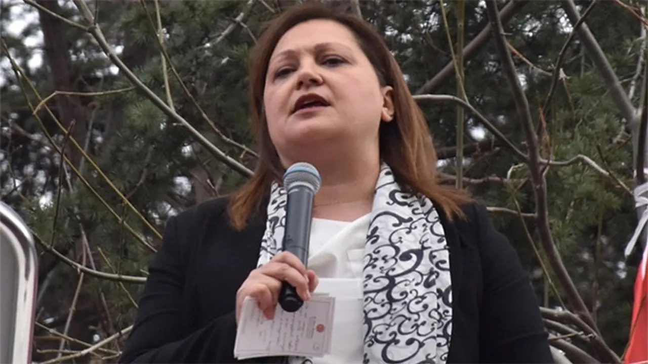 AK Partiye geçeceği iddia ediliyordu! CHPden Burcu Köksal açıklaması geldi