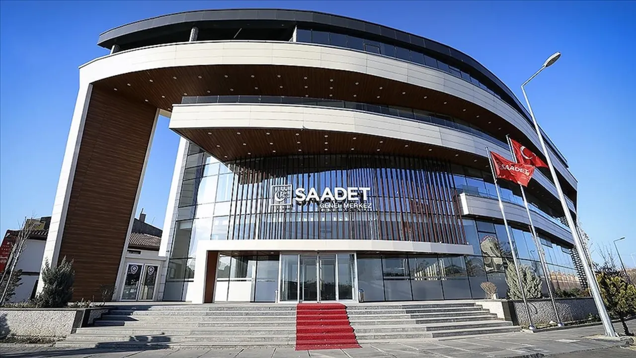 CHP kurultayı tartışılırken siyasetin rotası değişti: Saadet Partisi’ne kayyım mu atanıyor?